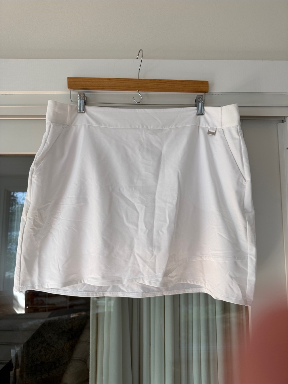 😎 Greg Norman Collection White Women's Golf Skort - Sleek Sporty Design